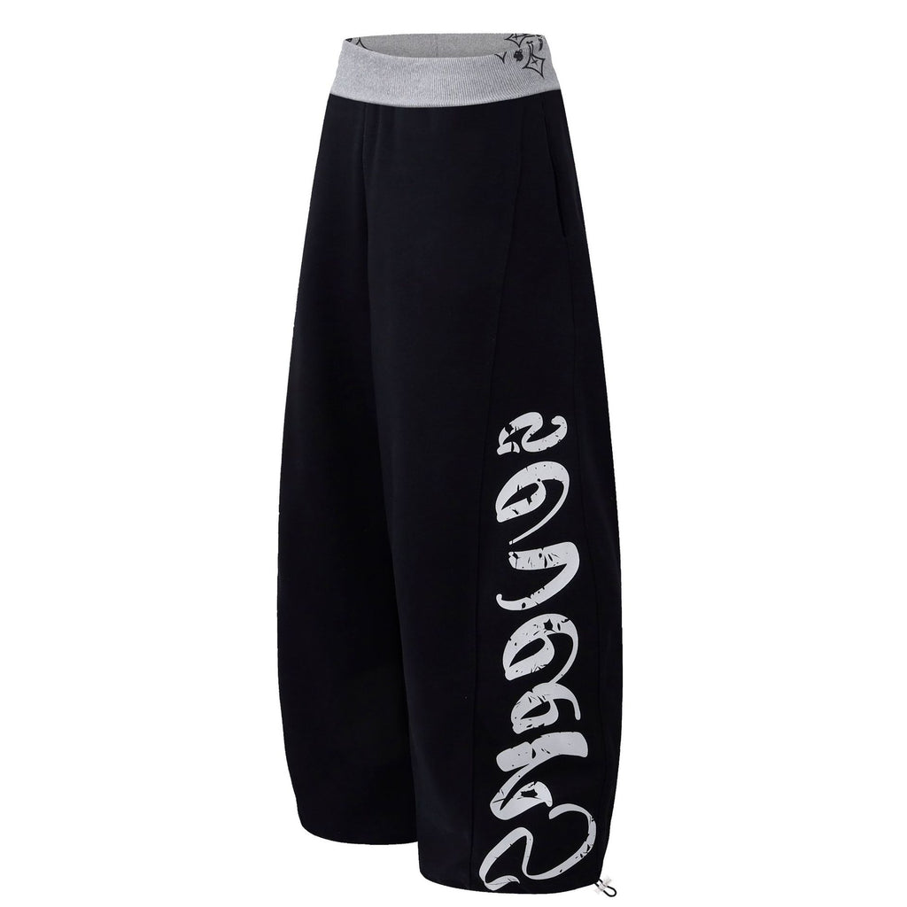 Pantalón deportivo ancho con letras laterales y cintura a contraste