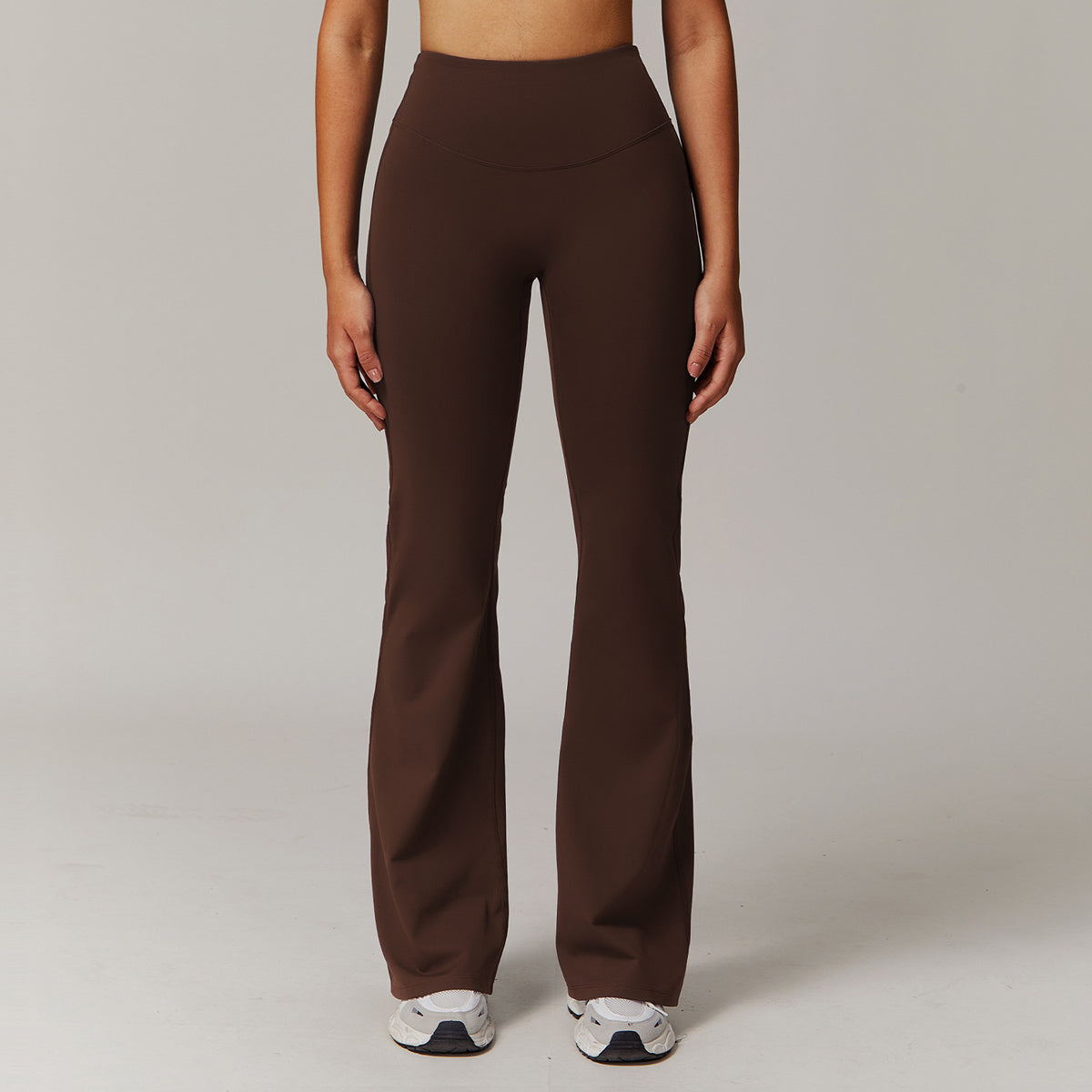 Pantalón deportivo acampanado de cintura alta