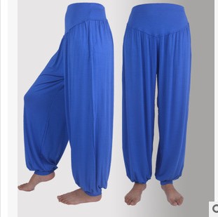 Pantalón deportivo holgado tipo bombacho para mujer