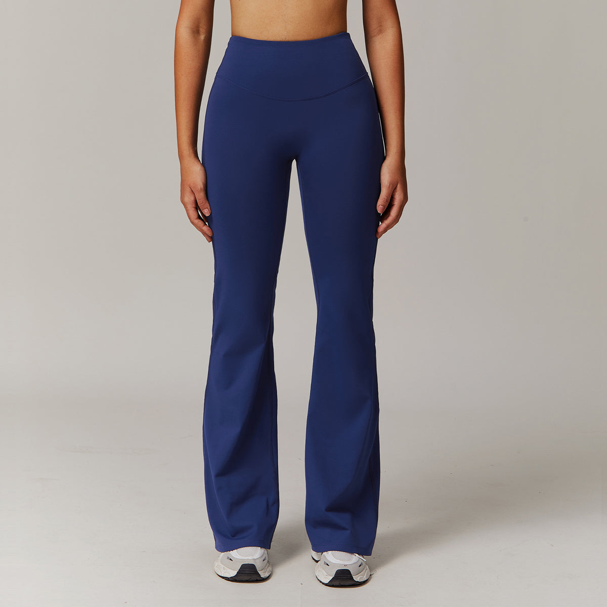Pantalón deportivo acampanado de cintura alta