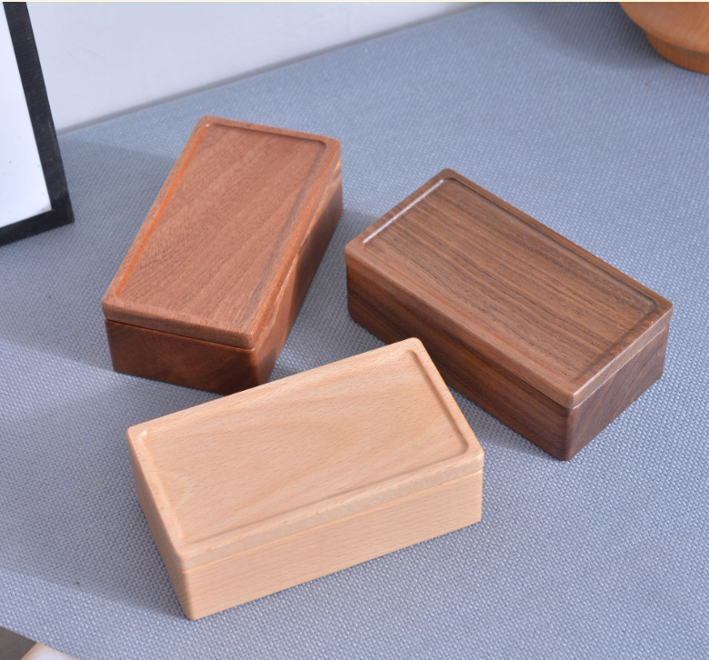 Joyero de madera con varios compartimentos