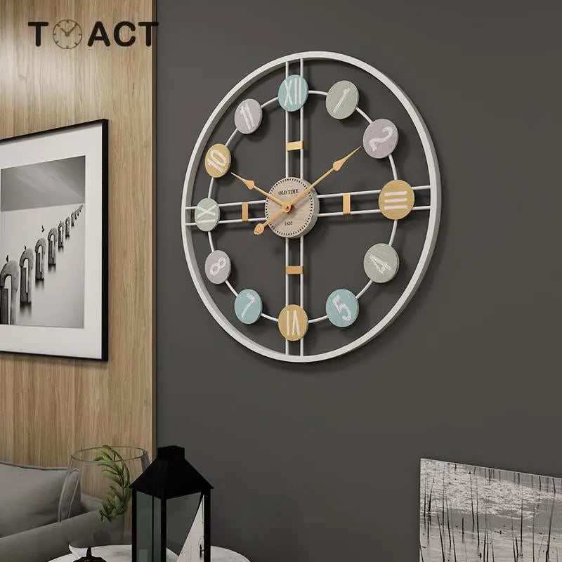 Reloj de pared metálico con números romanos de 40 cm