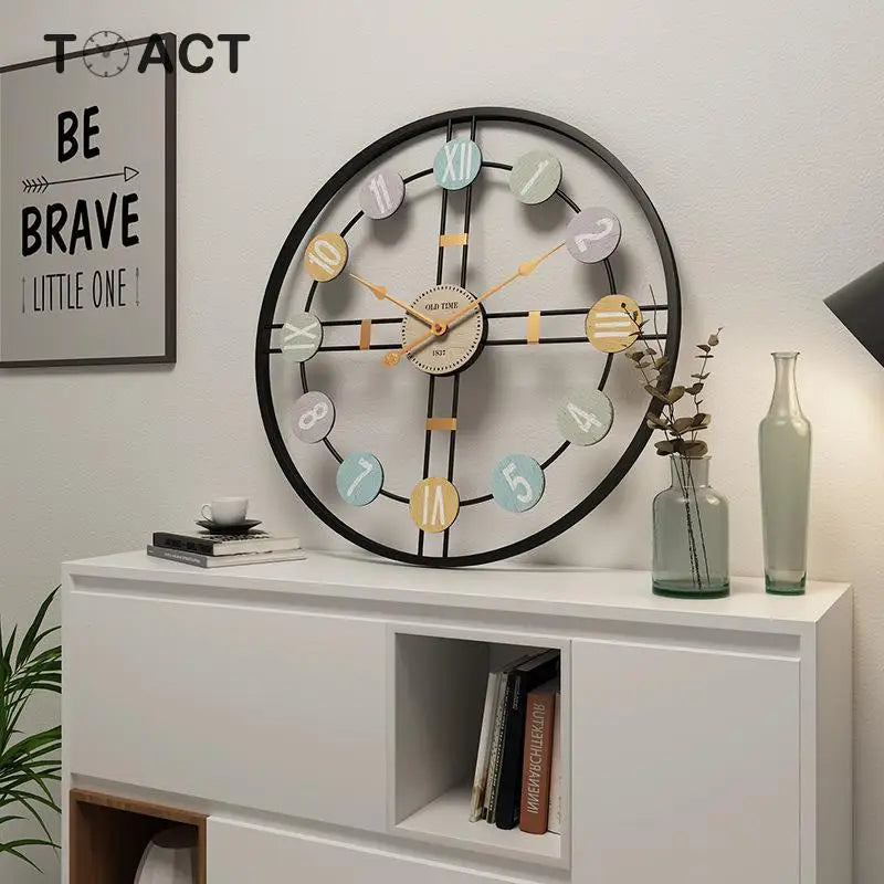 Reloj de pared metálico con números romanos de 40 cm