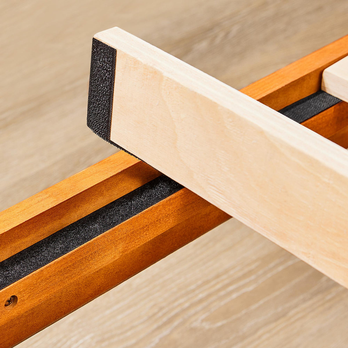 Base de cama de madera con láminas y sin cabecero — Queen